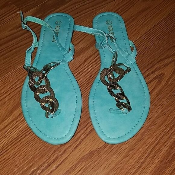 RCK BELLA Shoes - RCK BELLA gold accent sandals Sz 8.5 NEW